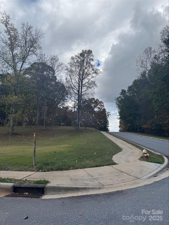 2806 Player Circle NE 135, Conover, NC 28613