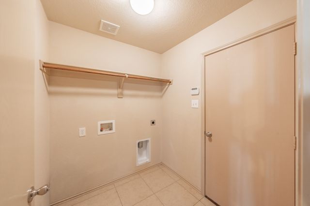 2121 Ingrid Lane, Fort Worth, TX 76131