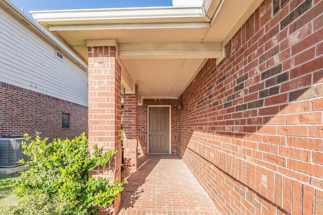 2121 Ingrid Lane, Fort Worth, TX 76131