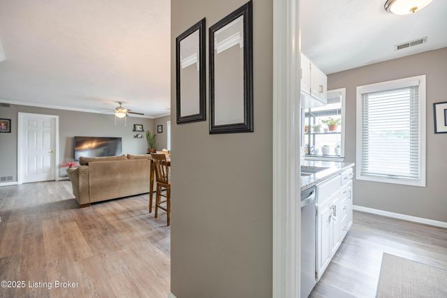 414 Rosewood Ct, Louisville, KY 40223