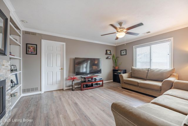 414 Rosewood Ct, Louisville, KY 40223