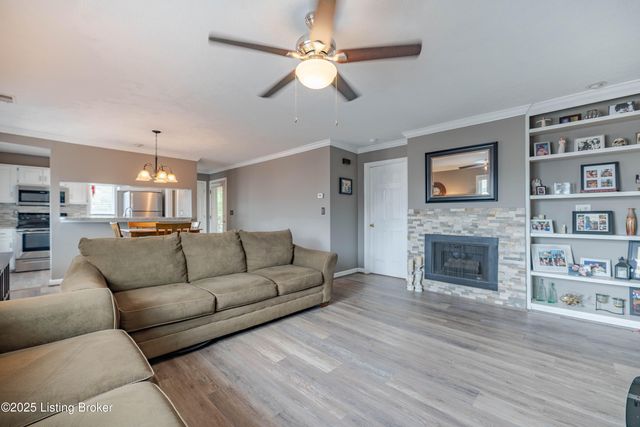 414 Rosewood Ct, Louisville, KY 40223