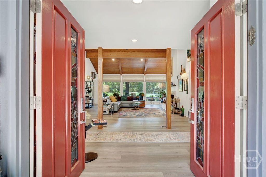 Image 4 of property listing at 10 Benedictine Retreat, Savannah, GA 31411