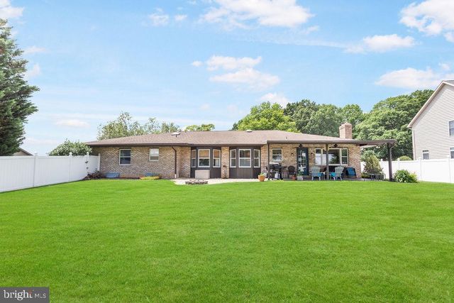 3759 CAYUGA LN, York, PA 17402