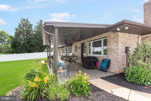 3759 CAYUGA LN, York, PA 17402