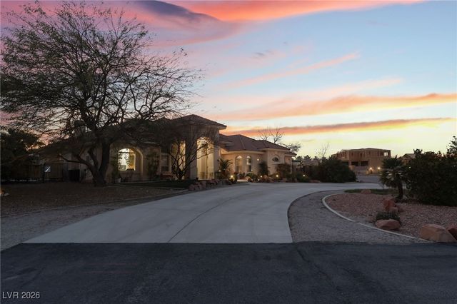 9990 Four Views Street, Las Vegas, NV 89143