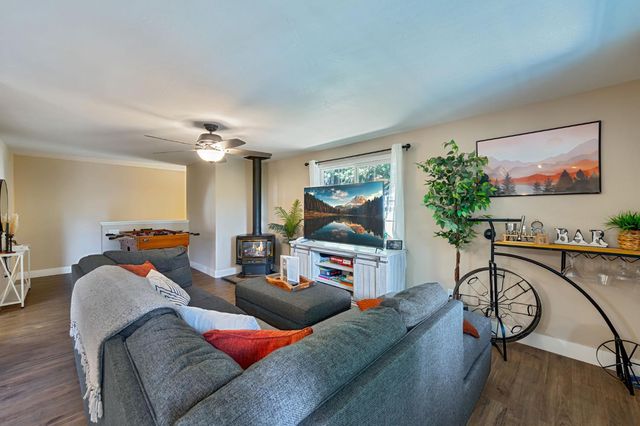 3960 Garnet Rd, Pollock Pines, CA 95726