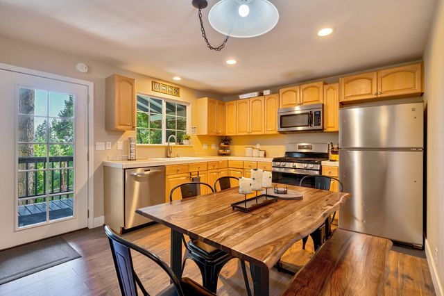 3960 Garnet Rd, Pollock Pines, CA 95726