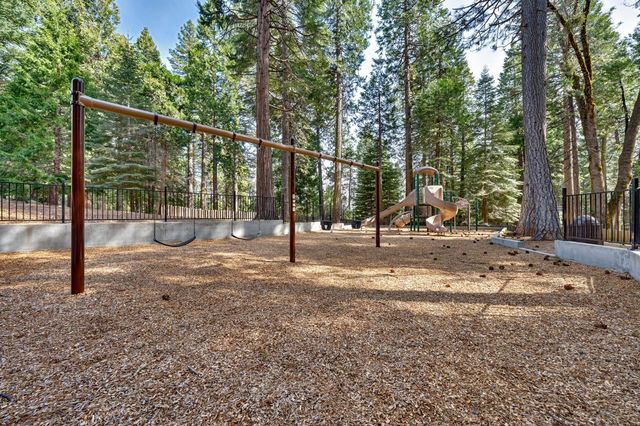 3960 Garnet Rd, Pollock Pines, CA 95726