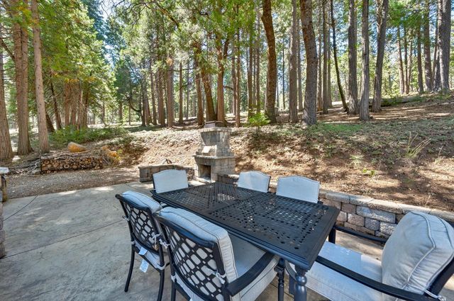 3960 Garnet Rd, Pollock Pines, CA 95726
