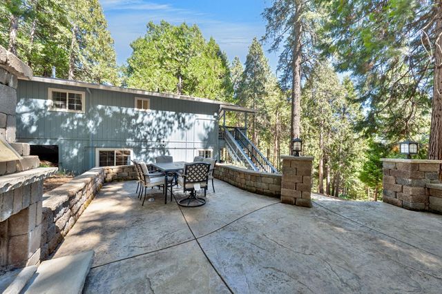 3960 Garnet Rd, Pollock Pines, CA 95726