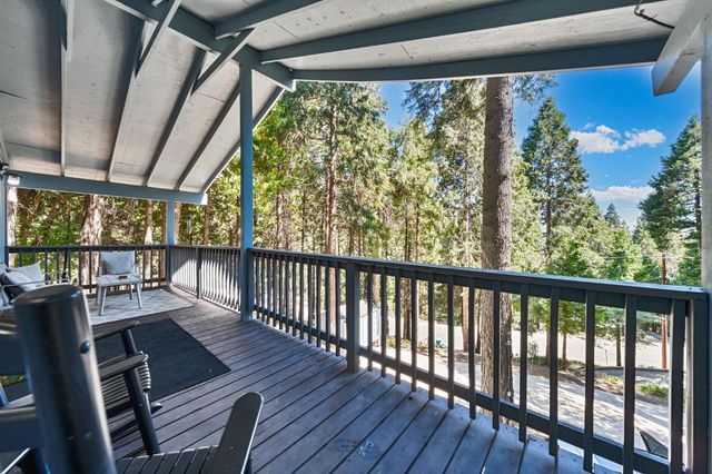 3960 Garnet Rd, Pollock Pines, CA 95726