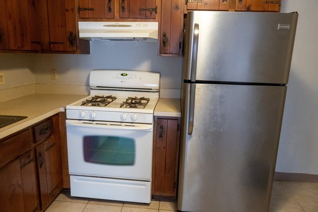 137 Pine St 11, Lowell, MA 01851