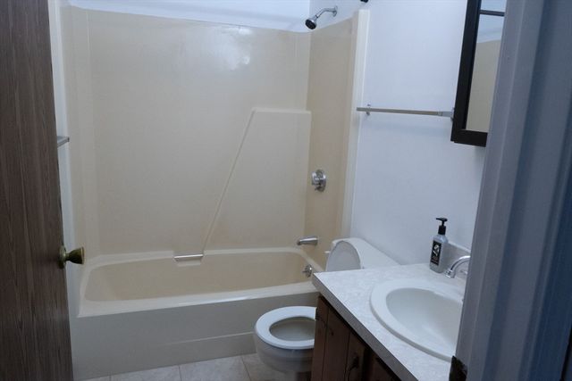 137 Pine St 11, Lowell, MA 01851