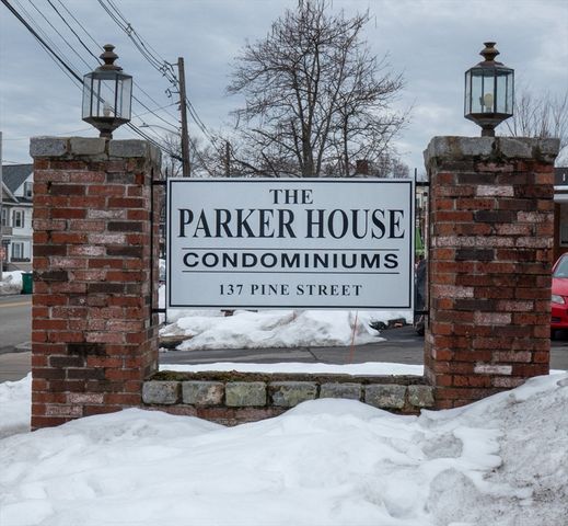 137 Pine St 11, Lowell, MA 01851