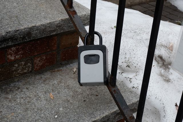 137 Pine St 11, Lowell, MA 01851