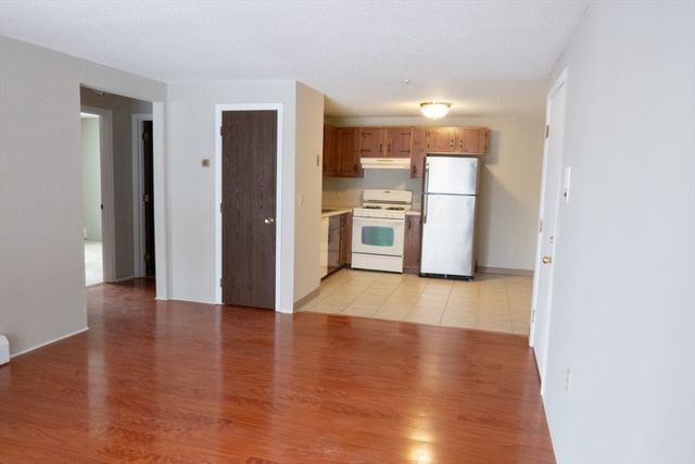 137 Pine St 11, Lowell, MA 01851