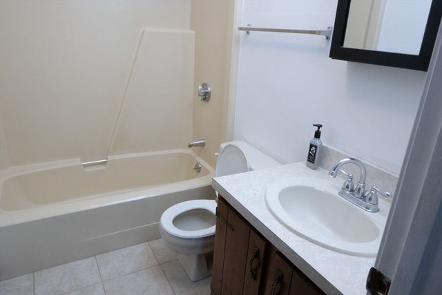 137 Pine St 11, Lowell, MA 01851