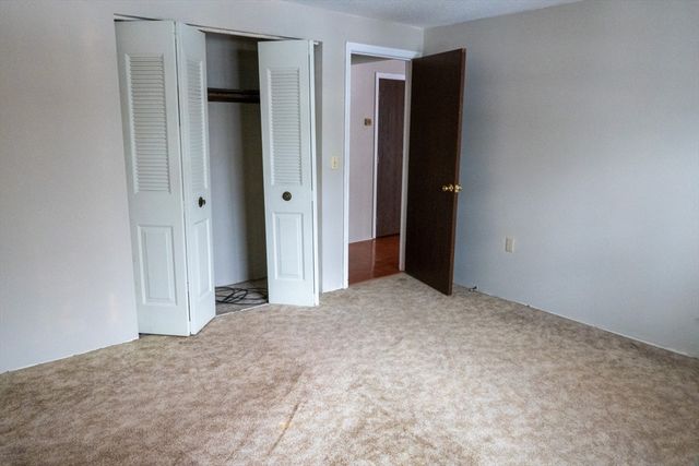 137 Pine St 11, Lowell, MA 01851