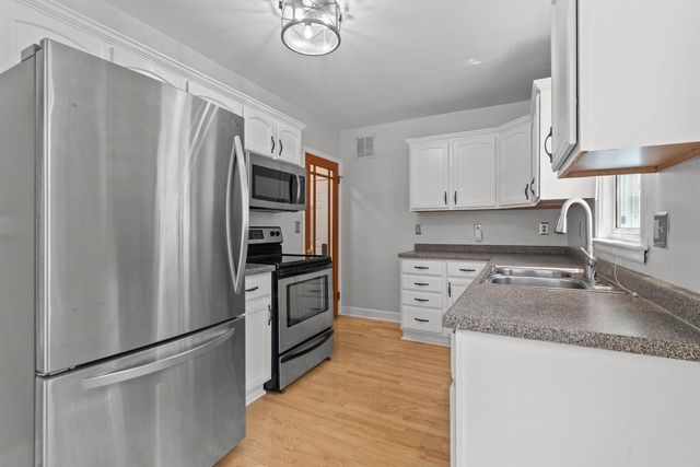 818 MAPLE STREET, Neenah, WI 54956