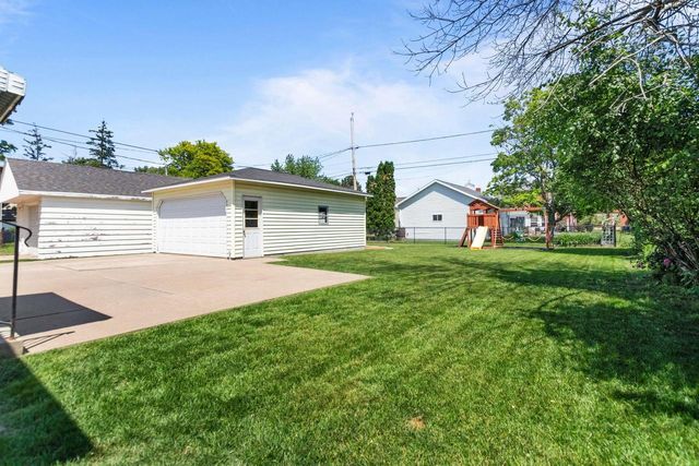 818 MAPLE STREET, Neenah, WI 54956