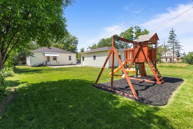 818 MAPLE STREET, Neenah, WI 54956