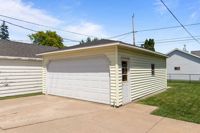 818 MAPLE STREET, Neenah, WI 54956