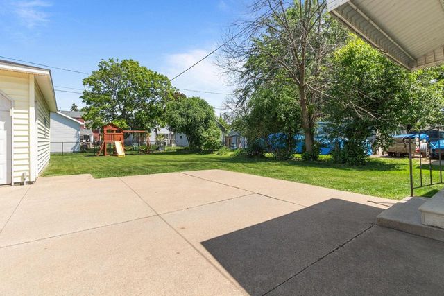 818 MAPLE STREET, Neenah, WI 54956