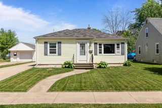 818 MAPLE STREET, Neenah, WI 54956