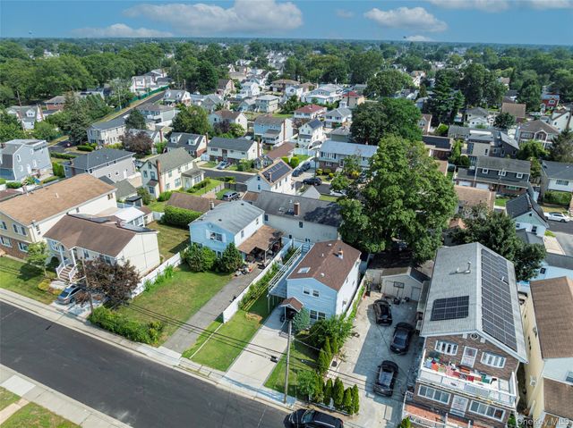 459 Roquette Avenue, Floral Park, NY 11001