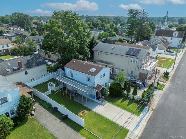 459 Roquette Avenue, Floral Park, NY 11001