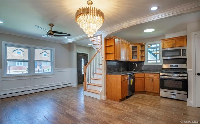 459 Roquette Avenue, Floral Park, NY 11001
