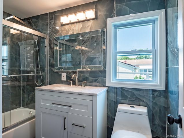 459 Roquette Avenue, Floral Park, NY 11001