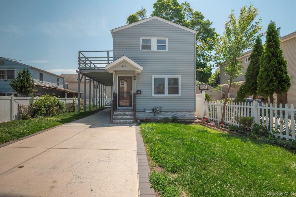 459 Roquette Avenue, Floral Park, NY 11001