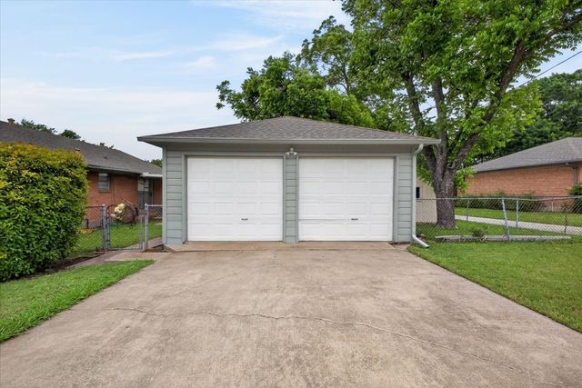 105 S Weatherred Drive, Richardson, TX 75080