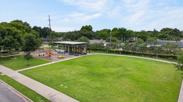 105 S Weatherred Drive, Richardson, TX 75080
