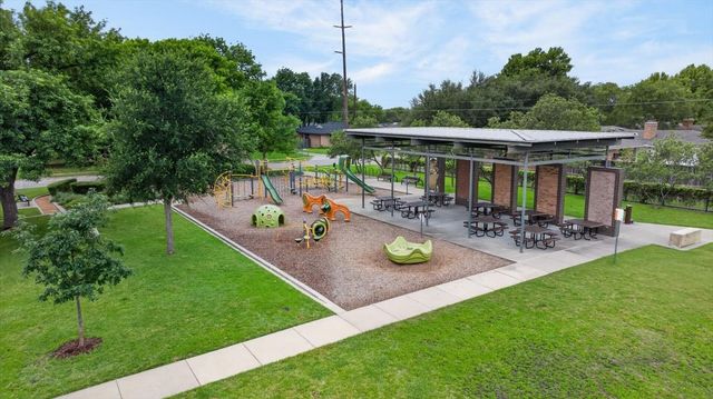105 S Weatherred Drive, Richardson, TX 75080