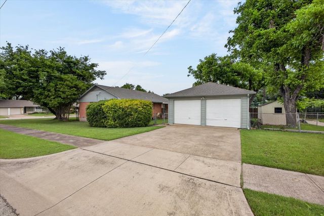 105 S Weatherred Drive, Richardson, TX 75080