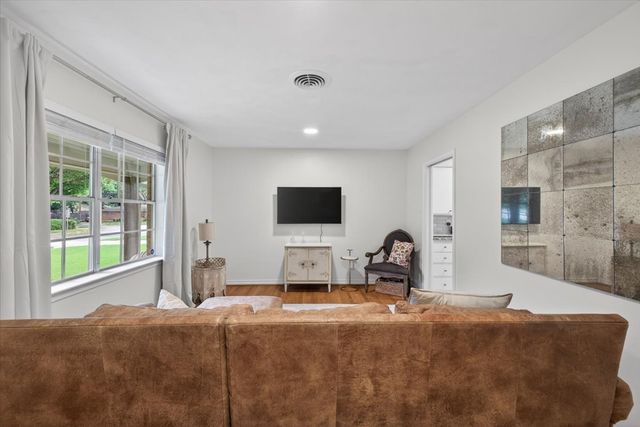 105 S Weatherred Drive, Richardson, TX 75080