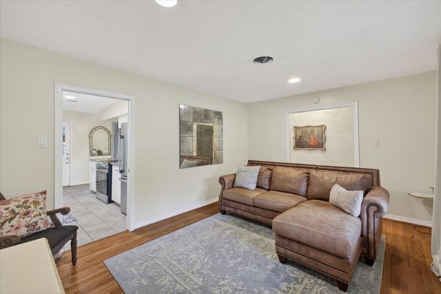 105 S Weatherred Drive, Richardson, TX 75080