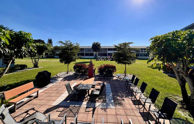 40 Dorchester B, West Palm Beach, FL 33417