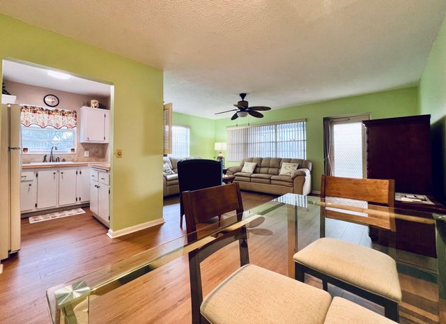 40 Dorchester B, West Palm Beach, FL 33417