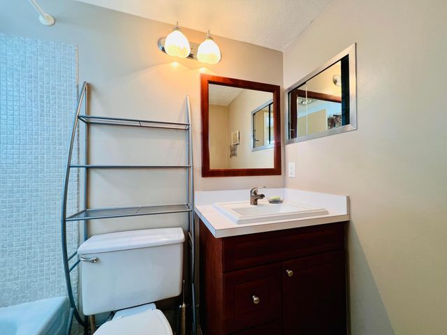 40 Dorchester B, West Palm Beach, FL 33417