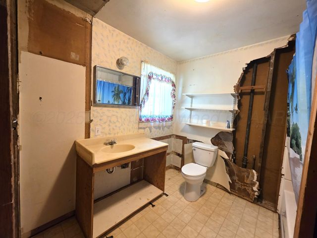 409 Heasley Street, Mclean, TX 79057