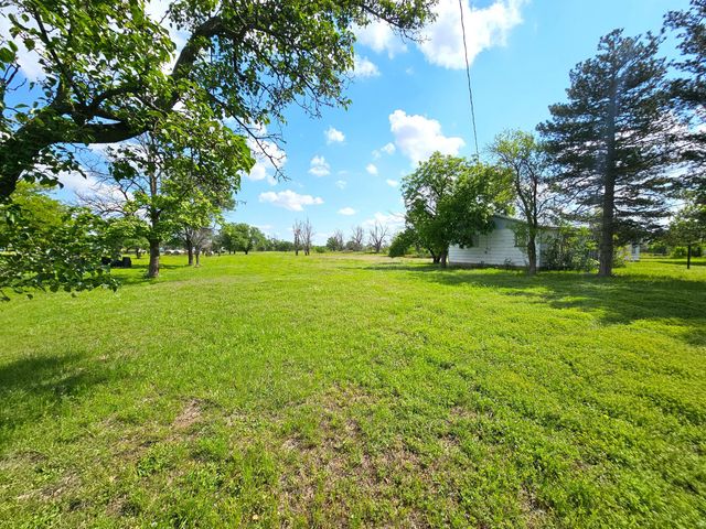 409 Heasley Street, Mclean, TX 79057