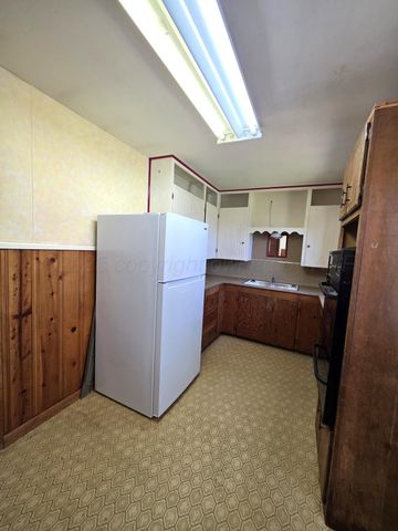 409 Heasley Street, Mclean, TX 79057