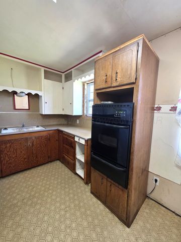 409 Heasley Street, Mclean, TX 79057