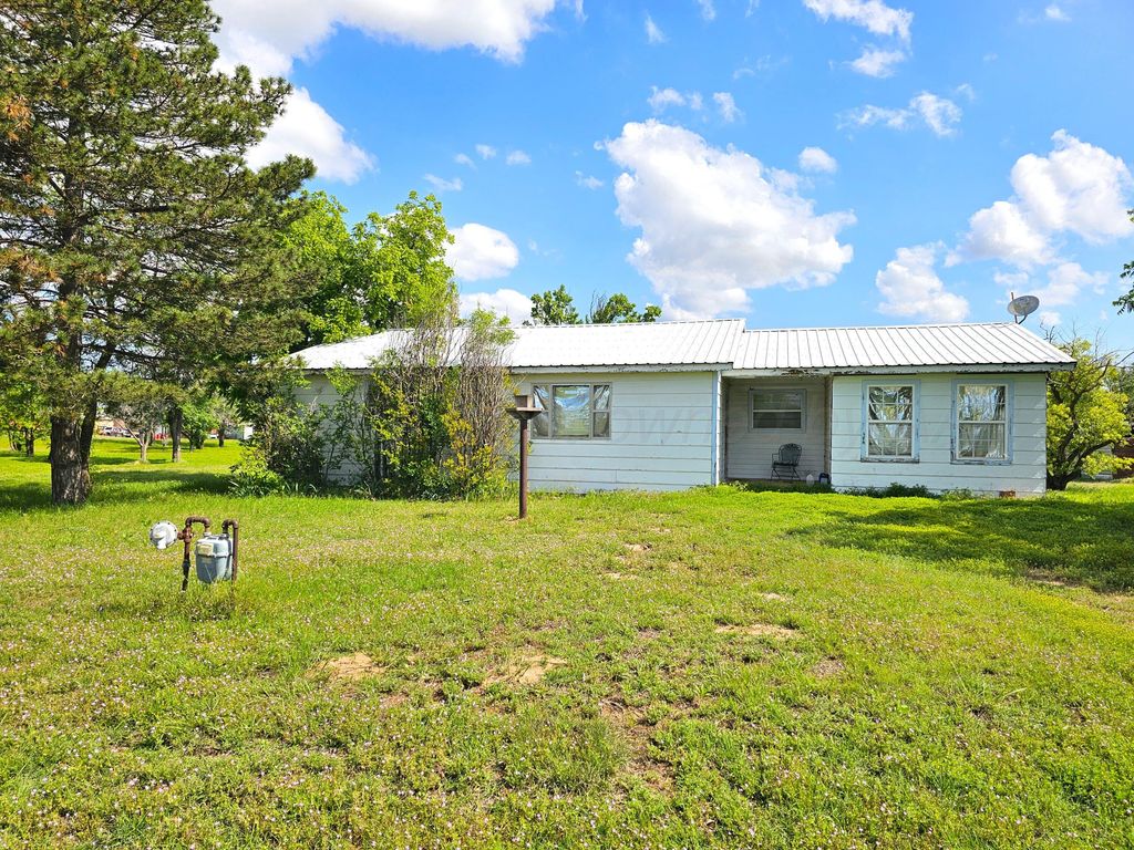 409 Heasley Street, Mclean, TX 79057