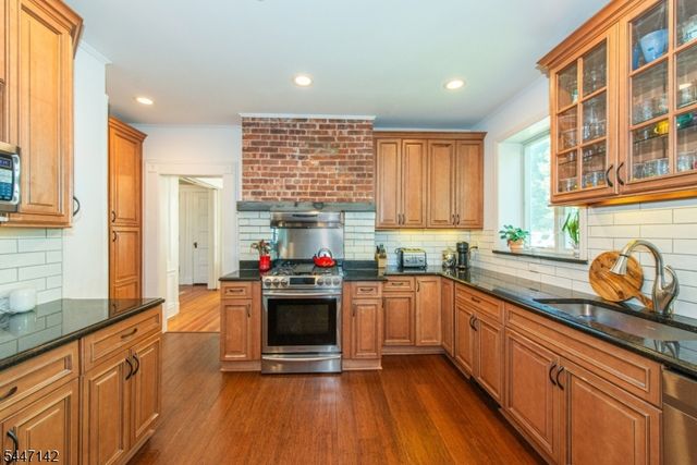 11 N Mountain Ave, Montclair Twp., NJ 07042