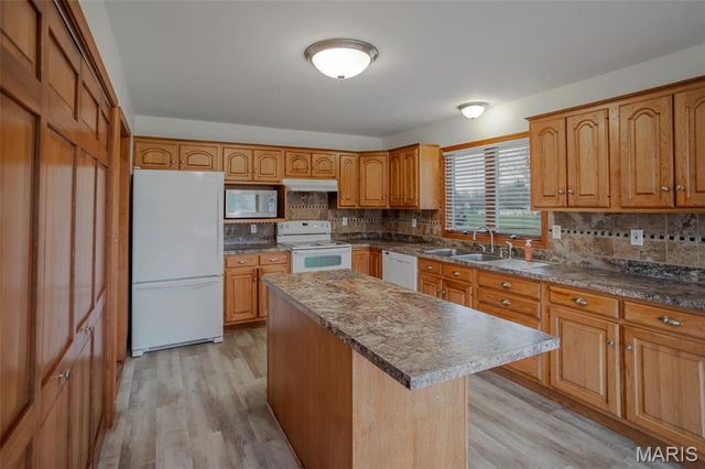 6409 Sunny Lane, Bethalto, IL 62010